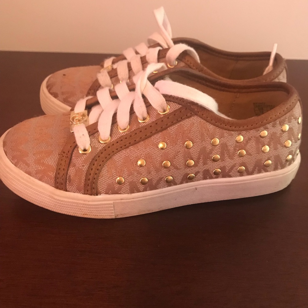 MK Logo sneakers!